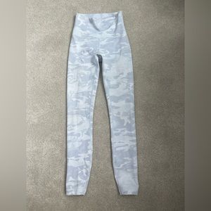 Women’s white camo lululemon tight align leggings size 2 (fit like a zero)